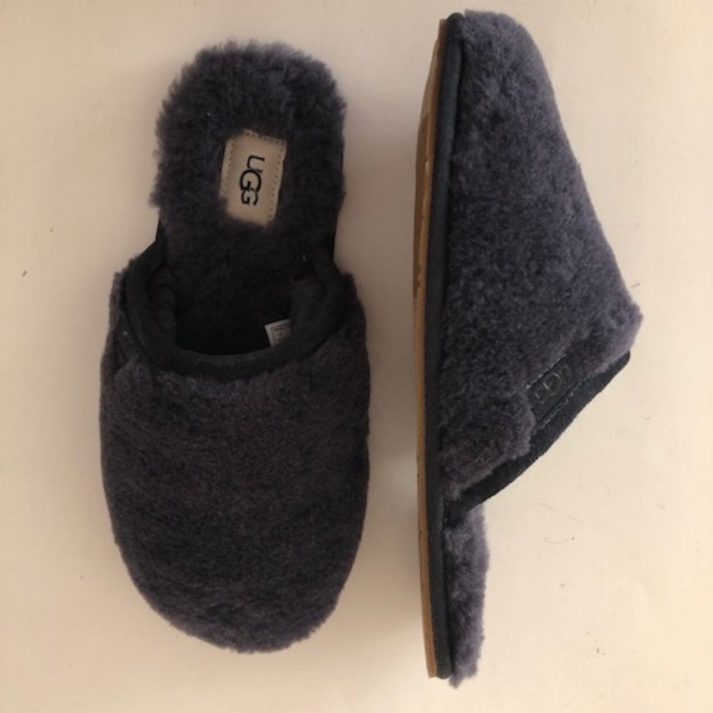 UGG Fluffette Navy Slipper. Size: 7, 12 - Picture 6 of 13